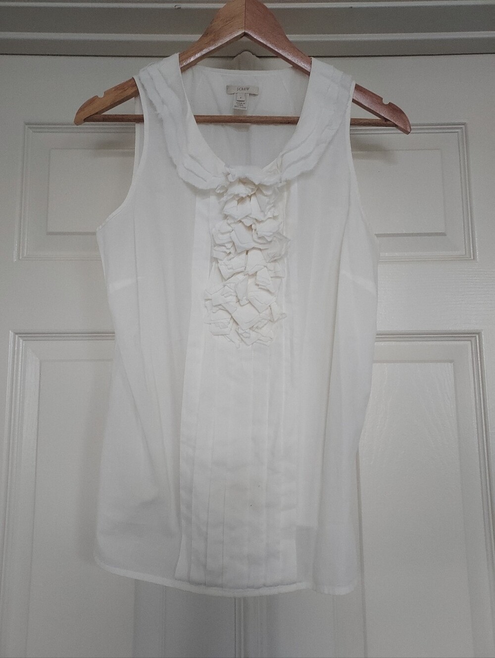 J Crew Sleeveless Ruffled Front Women’s Top - White, size 6 EUC